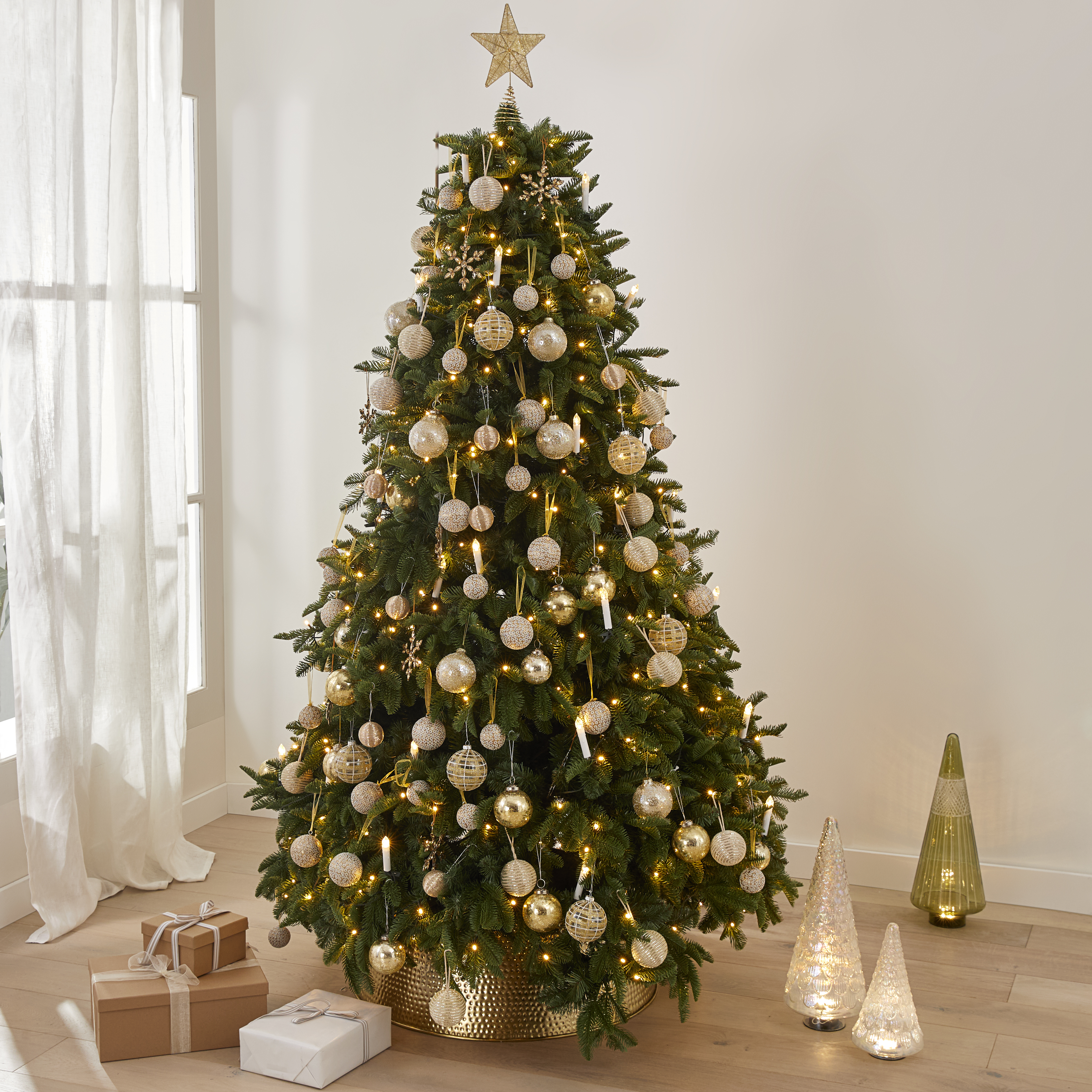 Gold christmas clearance tree skirt ireland