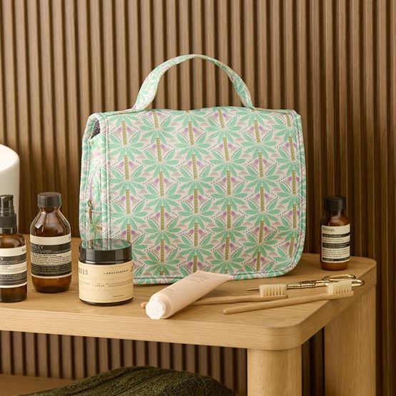 Palm Hanging Toiletry Bag