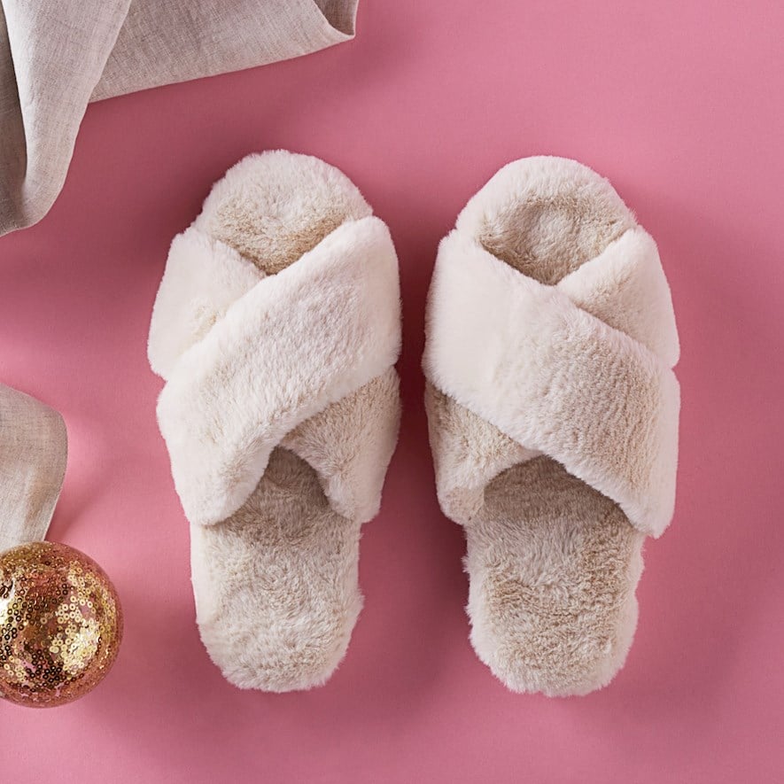 Fur bathroom hot sale slippers