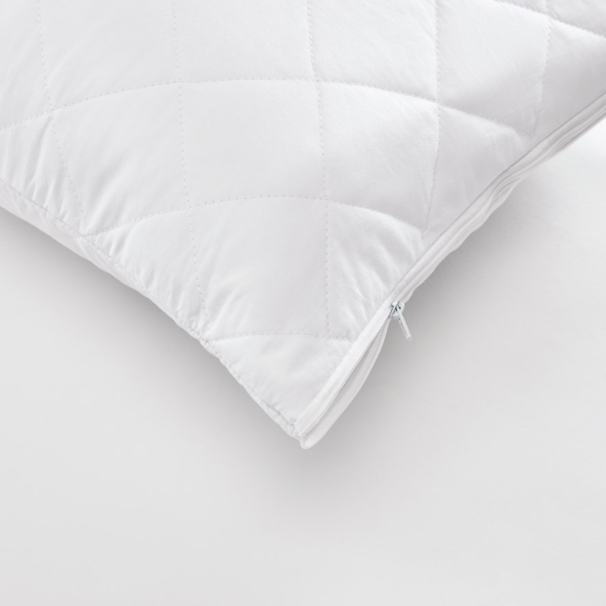 https://www.adairs.co.nz/globalassets/catalogs/bedroom/pillowprotectors/clearsleep_1/41067_whitestandard_zoom_1.jpg